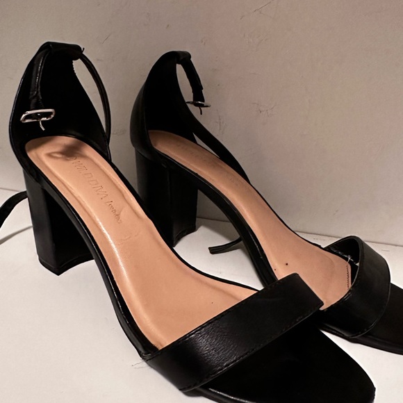 Heels - Picture 2 of 3